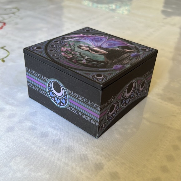 Jewelry box - Picture 2 of 6